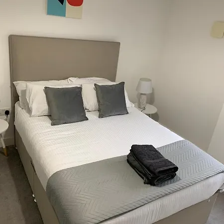 Rush Nite Nite Two Bed * Birmingham